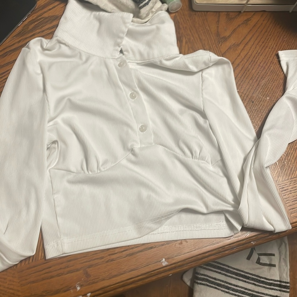 Cute flared sleeves top with collar cropped